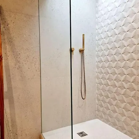 Le Royal Cocoon Carre D'or Daire *